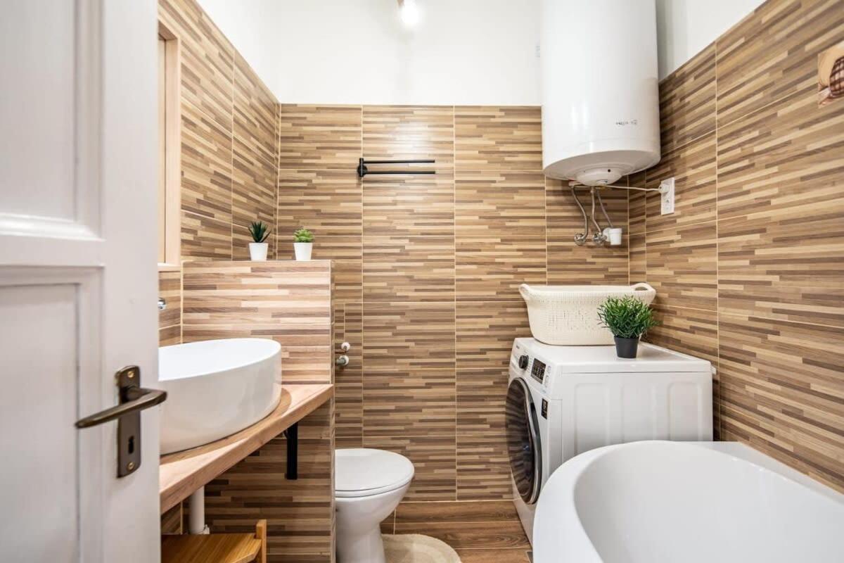 Convenient Apartment At Gastro Driven Location Budapest Exterior foto